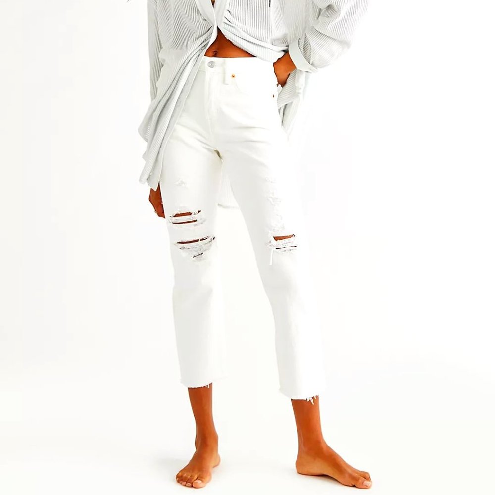 Levi’s White Mom Jean Size 27